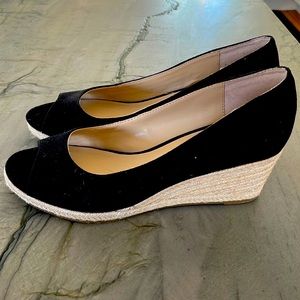 Bandolino Black Wedge Open-toe Shoes